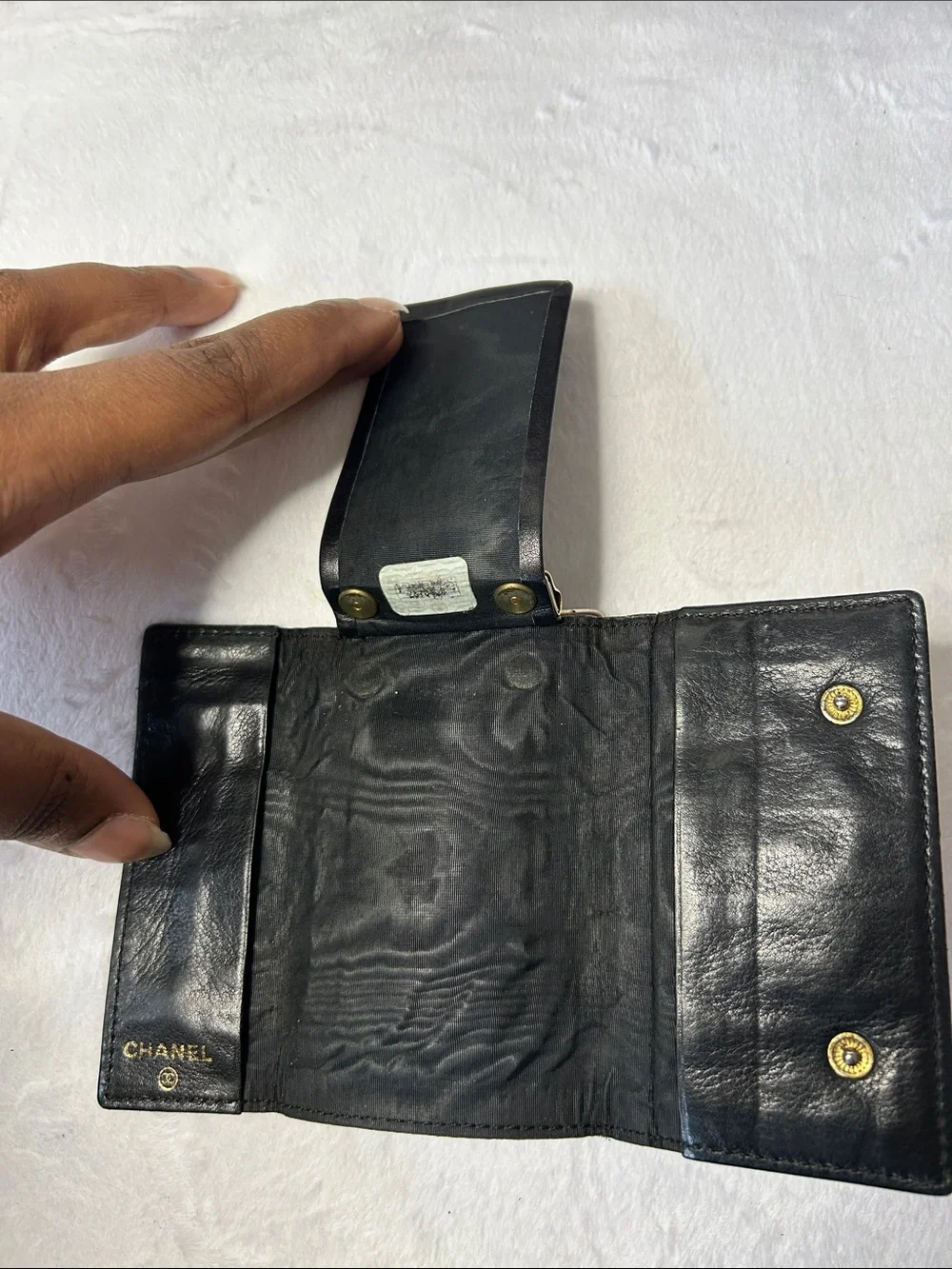 CHANEL Black Caviar Leather key Case with Embossed CC - Picture 4 of 7